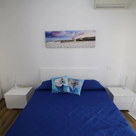 A Due Passi Dal Mare * ليفورنو